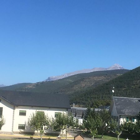 Ventana Al Pirineo Apartment Jaca Bagian luar foto
