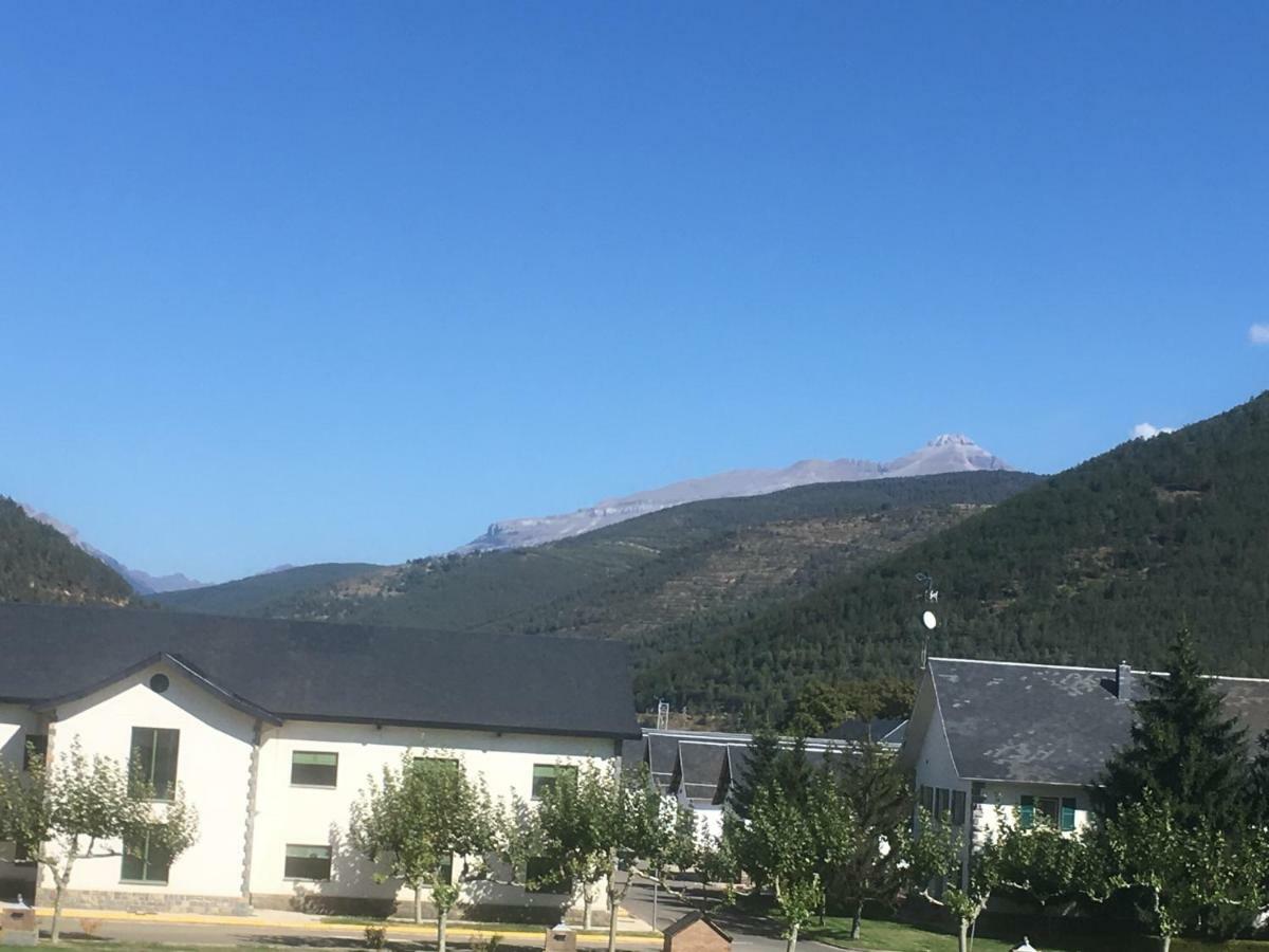 Ventana Al Pirineo Apartment Jaca Bagian luar foto